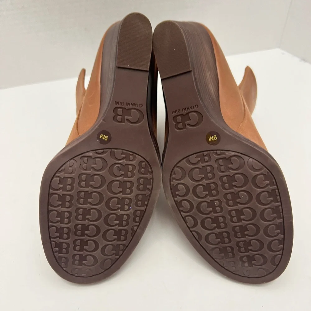 Gianni Bini wedge ankle boots.. Size:9M